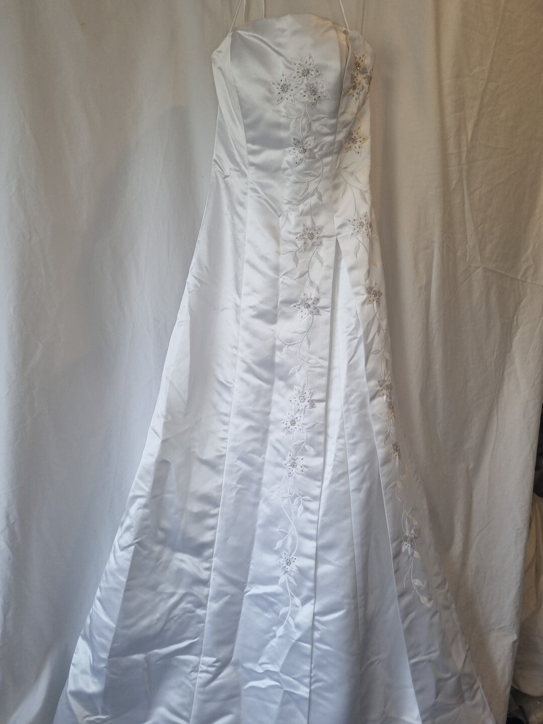 iModa White Backless Satin Embroidered Beaded A-line Halter Wedding Dress Sz 60
