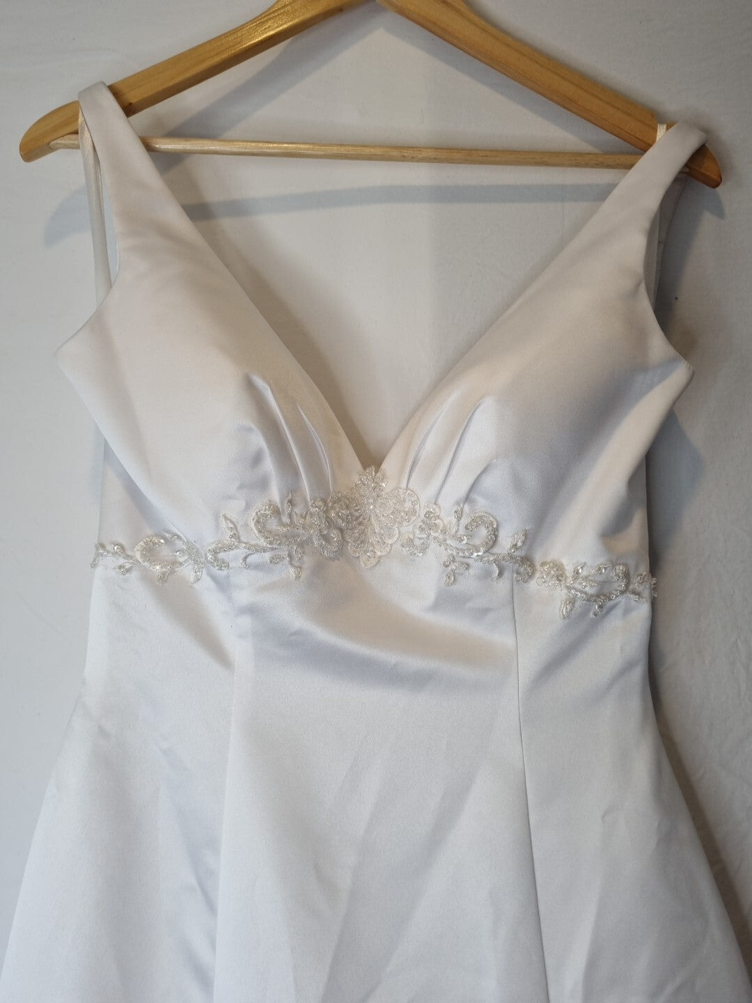 Isabella Faye White Satin V-neck Embroidered Beaded A-line Wedding Dress Sz 102