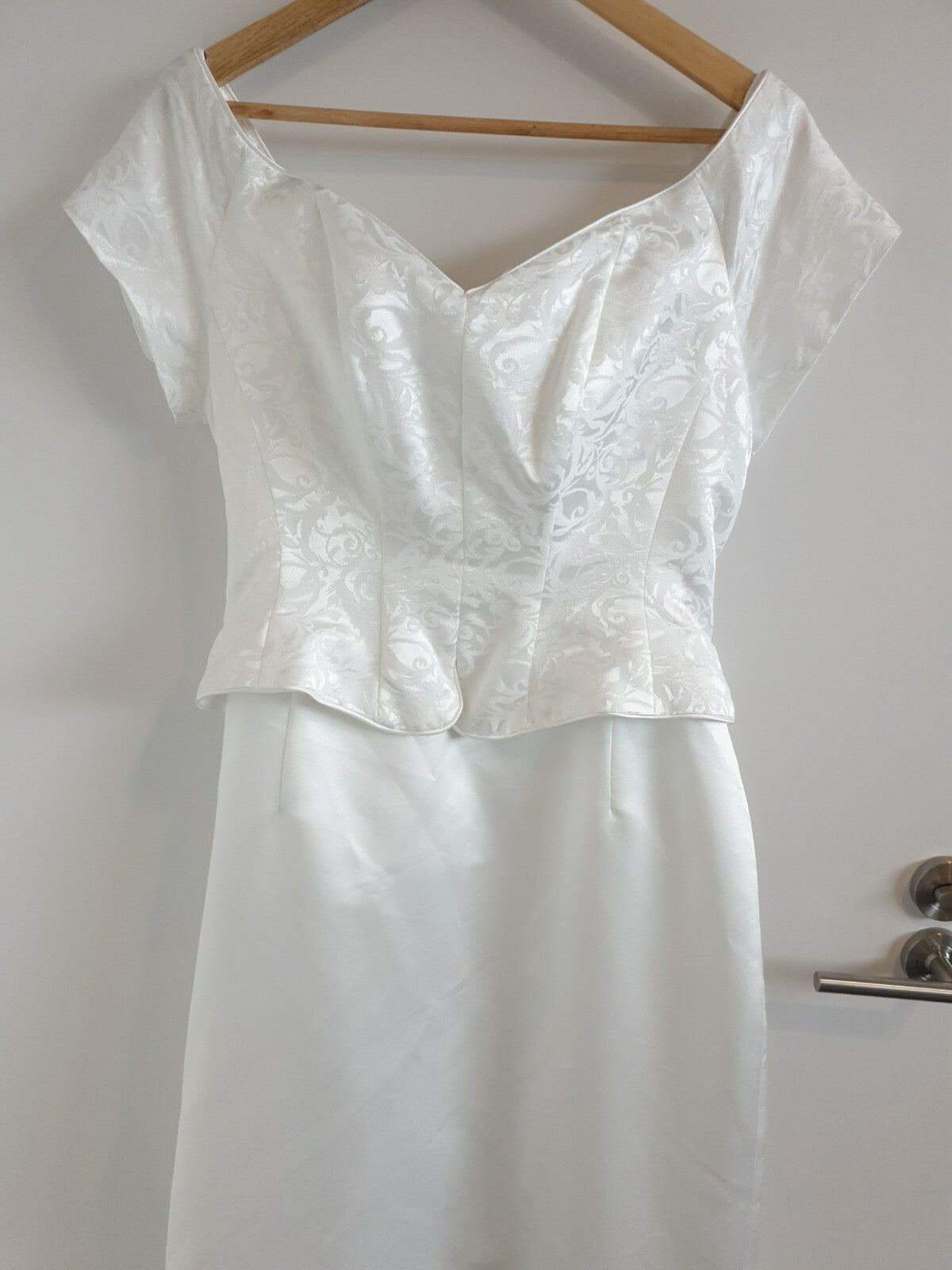 Paco white satin jacquard short sleeve wedding dress size 140