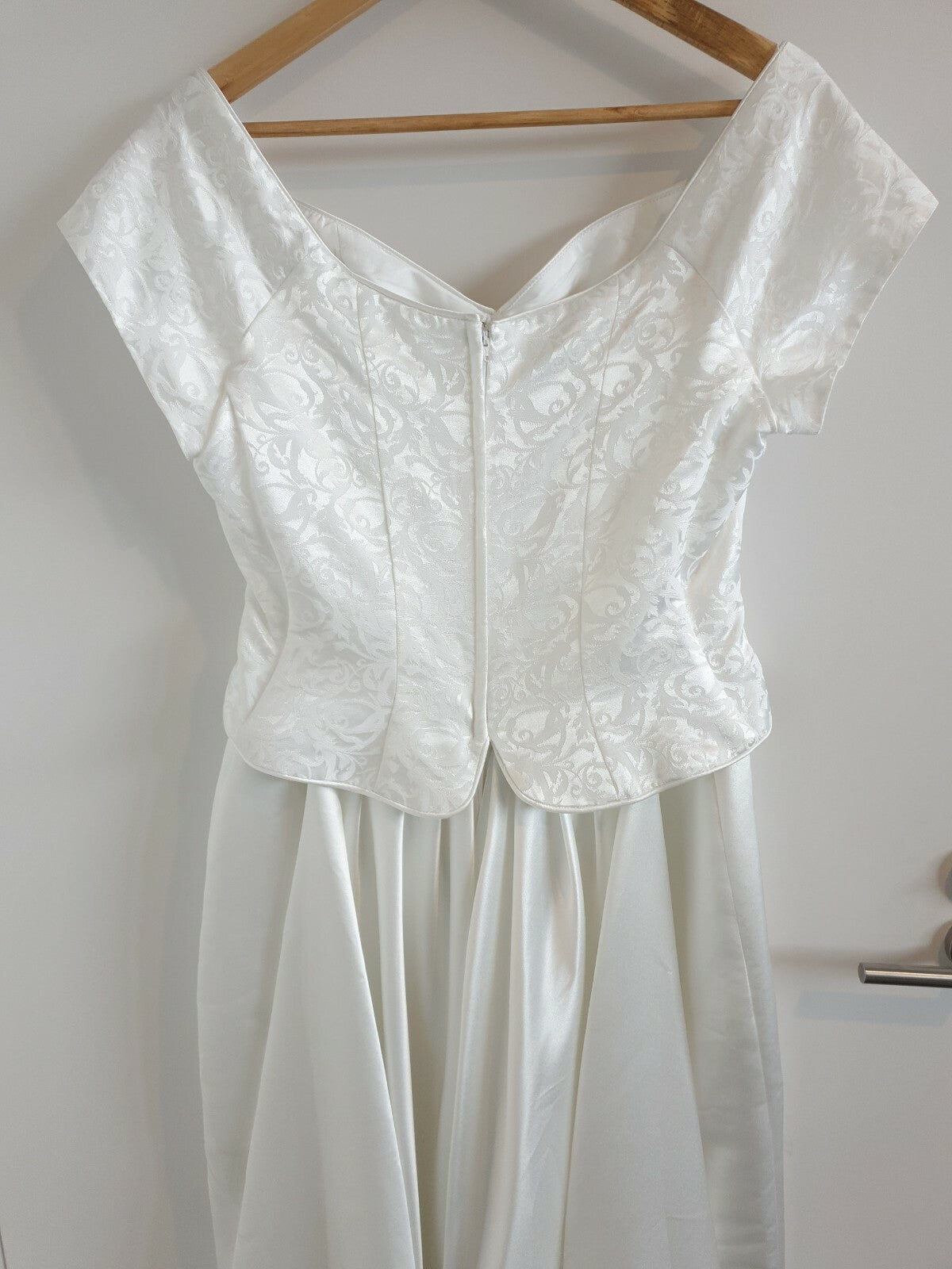 Paco white satin jacquard short sleeve wedding dress size 145