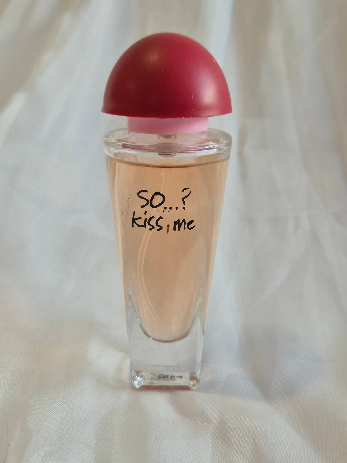 So...? Kiss Me Eau De Toilette Spray 30ml (95% Full, Unboxed)