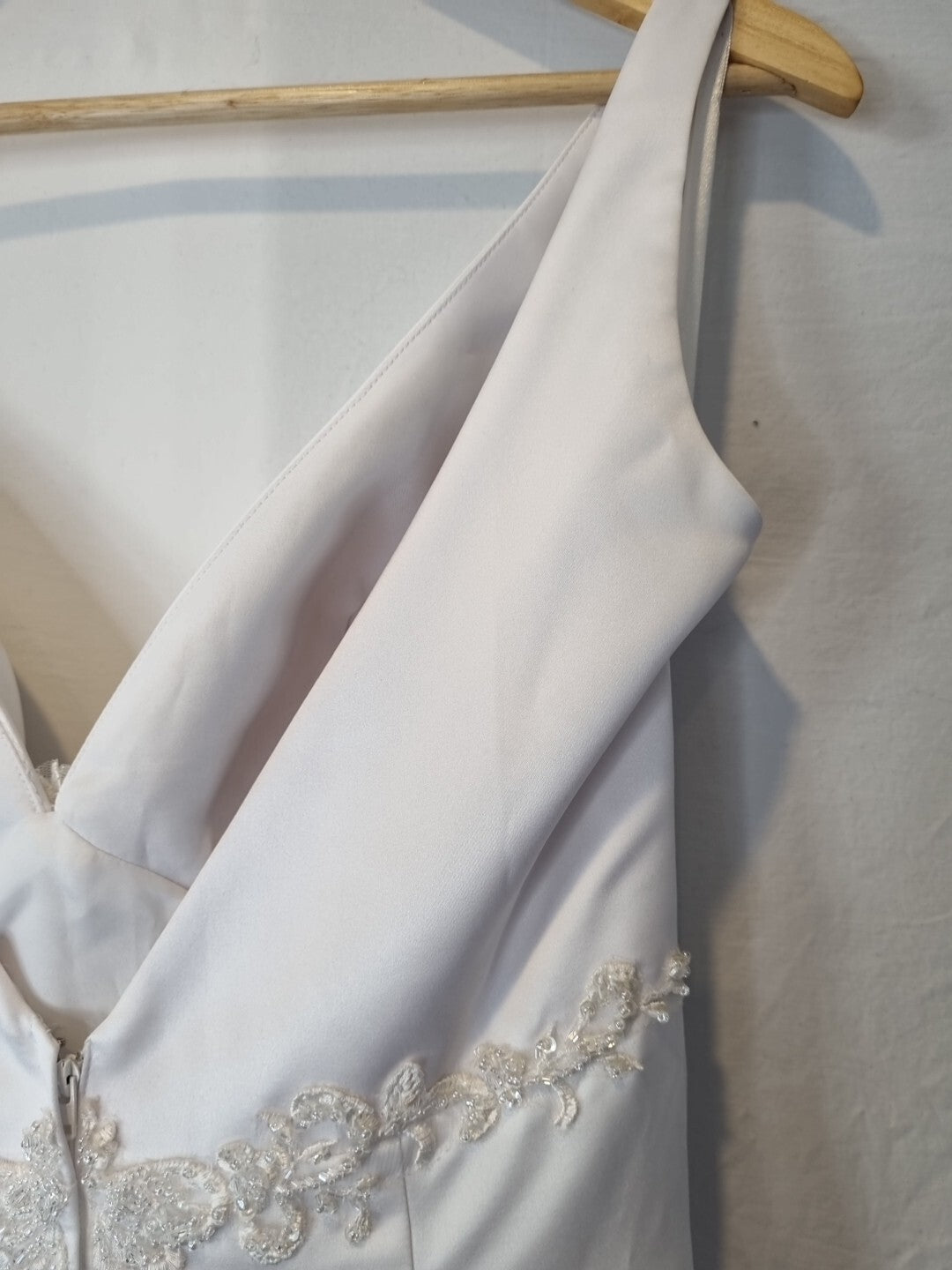 Isabella Faye White Satin V-neck Embroidered Beaded A-line Wedding Dress Sz 1011