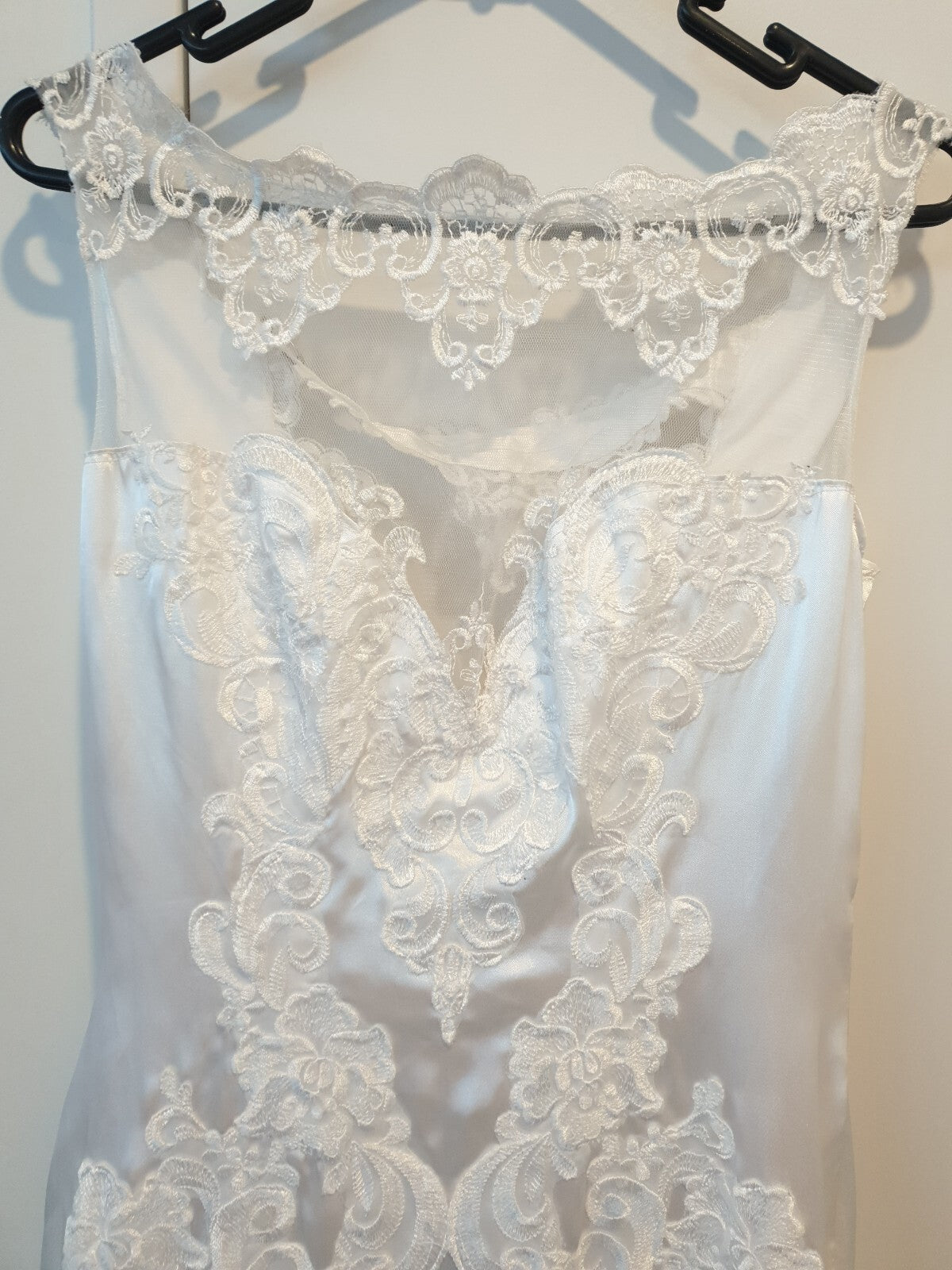 White satin applique organza ruffled wedding dress size 102