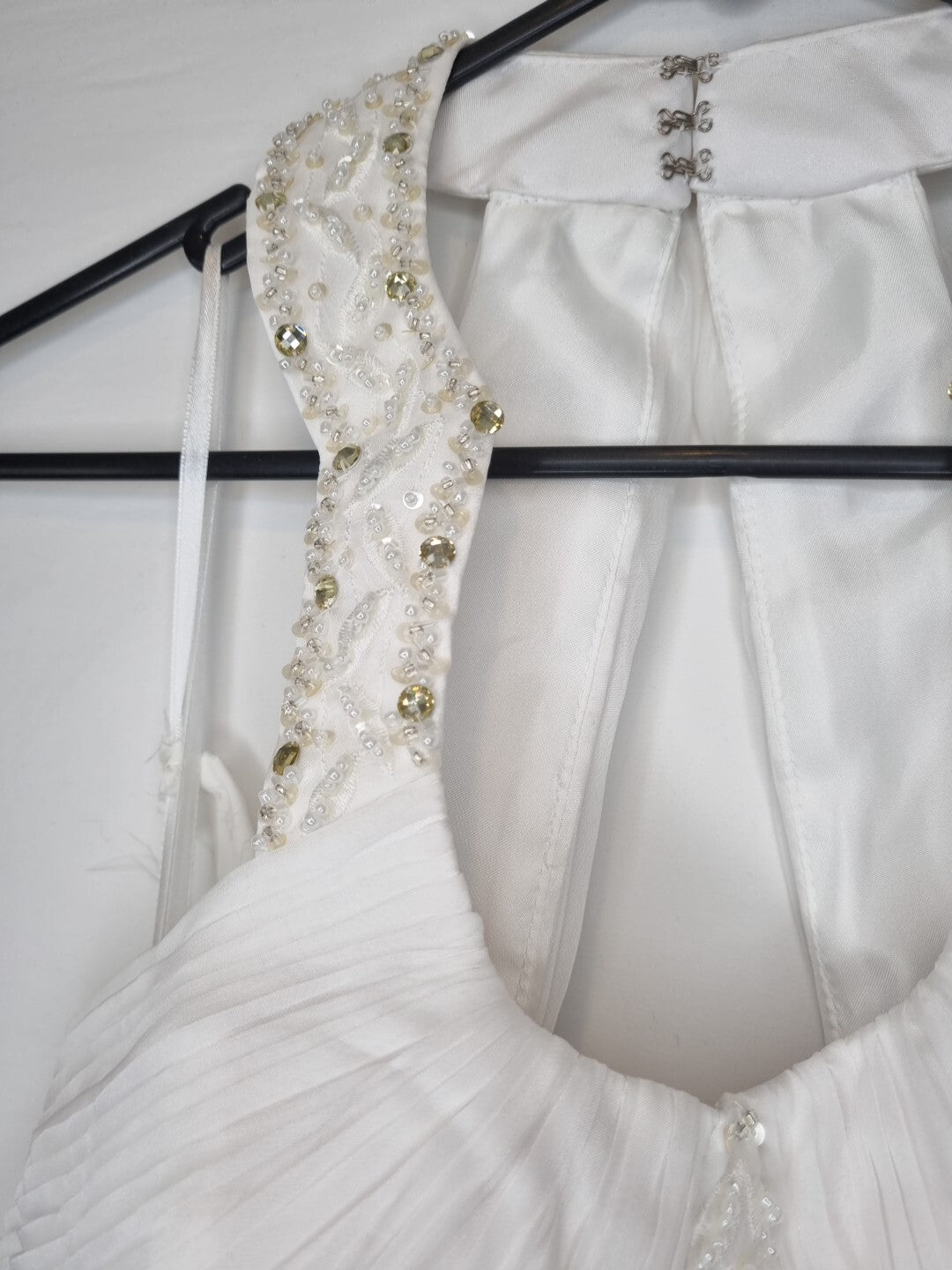 Imoda White Chiffon Ruched Beaded Round Neck High Back Wedding Dress Sz 1018