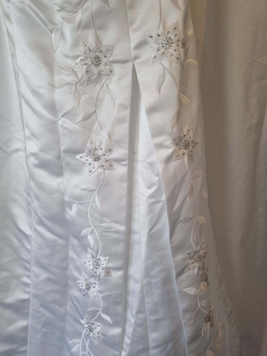 iModa White Backless Satin Embroidered Beaded A-line Halter Wedding Dress Sz 63