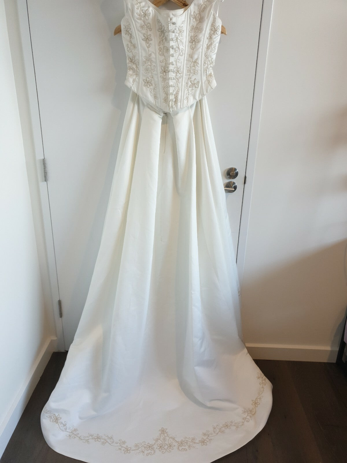 Essence ivory embroidered satin bustier and skirt bridal set uk12 us104