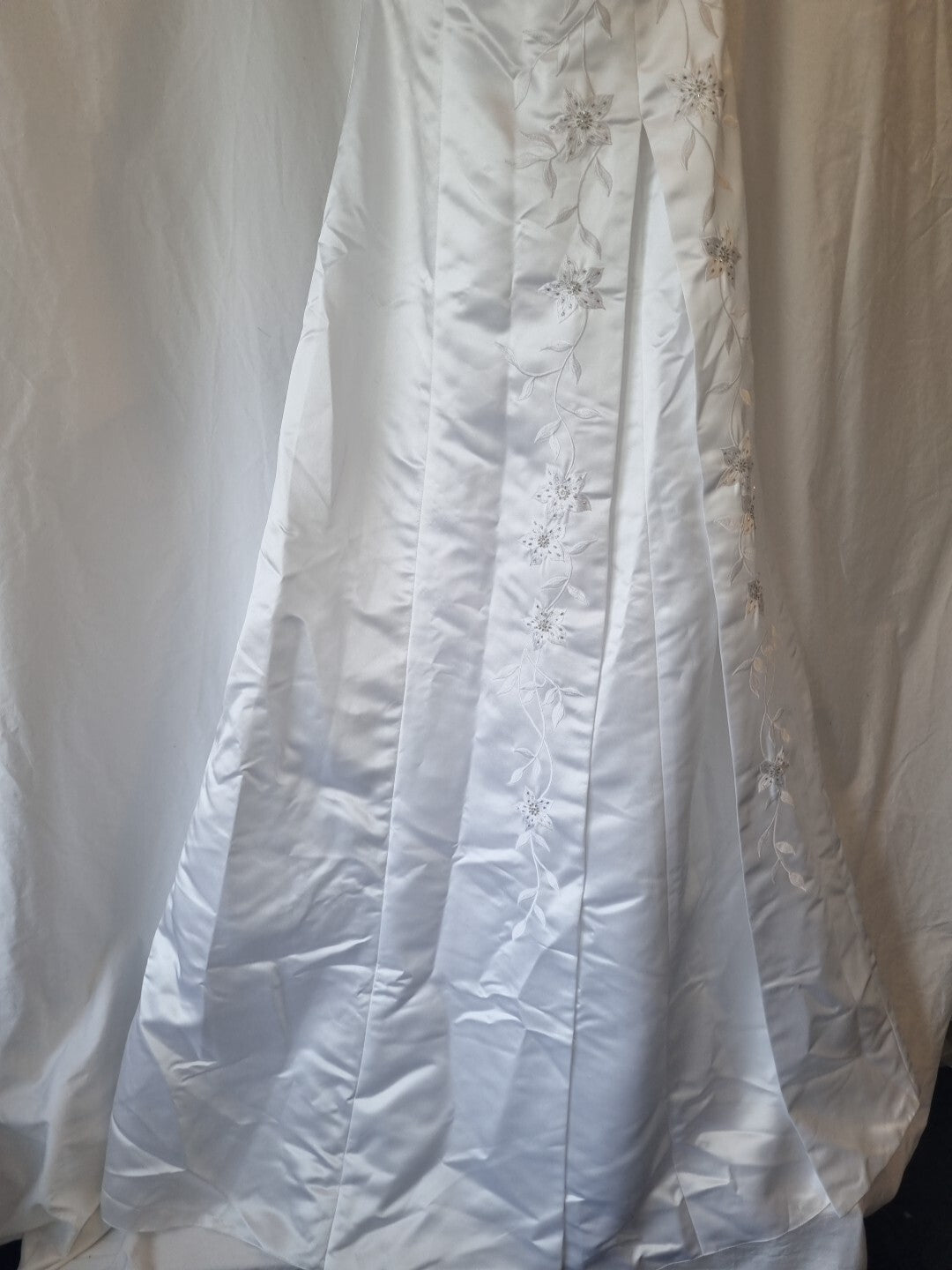 iModa White Backless Satin Embroidered Beaded A-line Halter Wedding Dress Sz 61