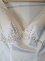 Isabella Faye White Satin V-neck Embroidered Beaded A-line Wedding Dress Sz 103